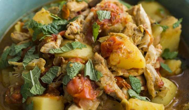 Vibrant one-pot chicken and vegetable dish: Cape Malay chicken curry
