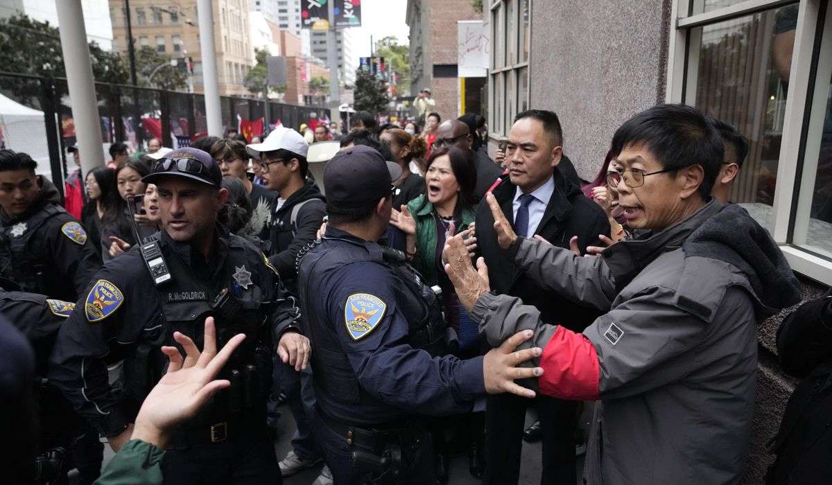 Rights group says police ignored attacks on protesters by pro-China activists