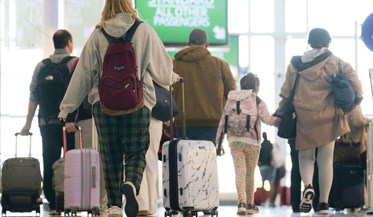 Air travel soars to new high for winter holidays, AAA forecasts
