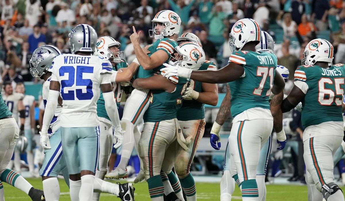 Dolphins secure playoff spot, nip Cowboys on Sanders’ last-second field goal