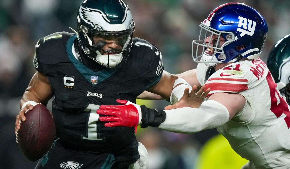 Eagles end 3-game skid, keep NFC East title hopes alive with win over Giants
