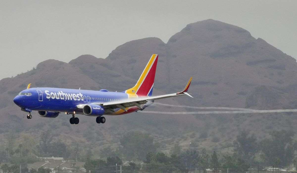 Man charged with shooting laser at airplanes landing in Phoenix