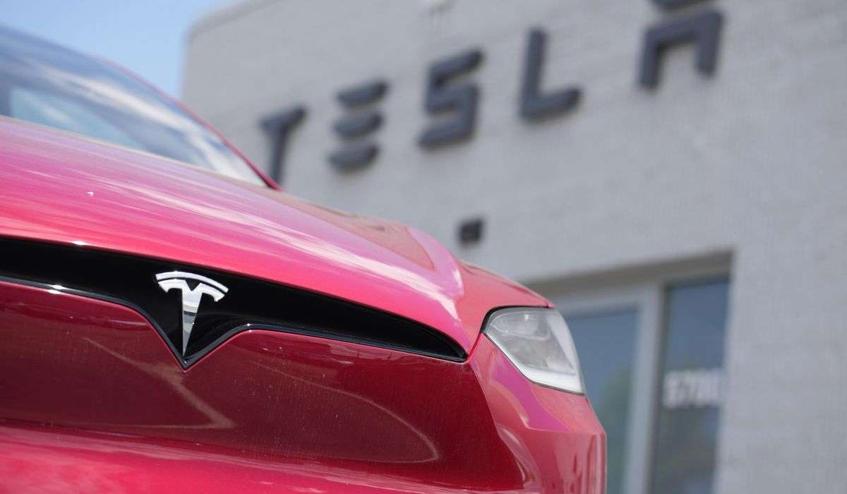 Tesla seeks Nordic guru as labor fight escalates in Europe