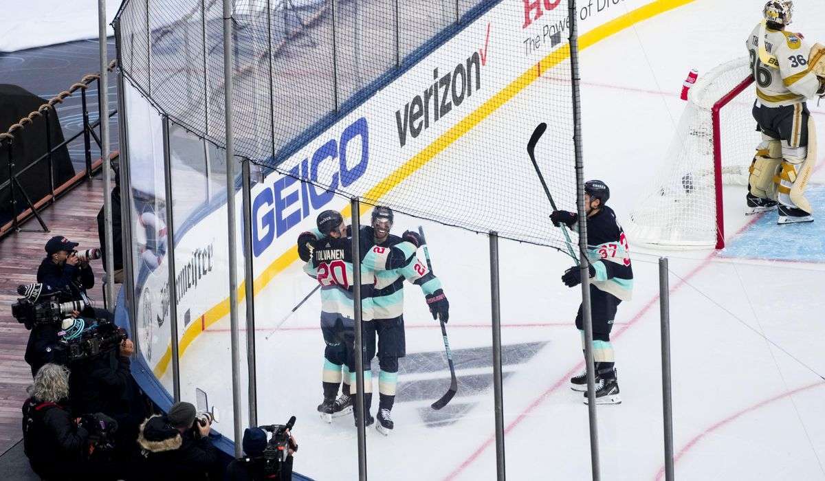 Kraken’s Daccord posts first shutout in Winter Classic history